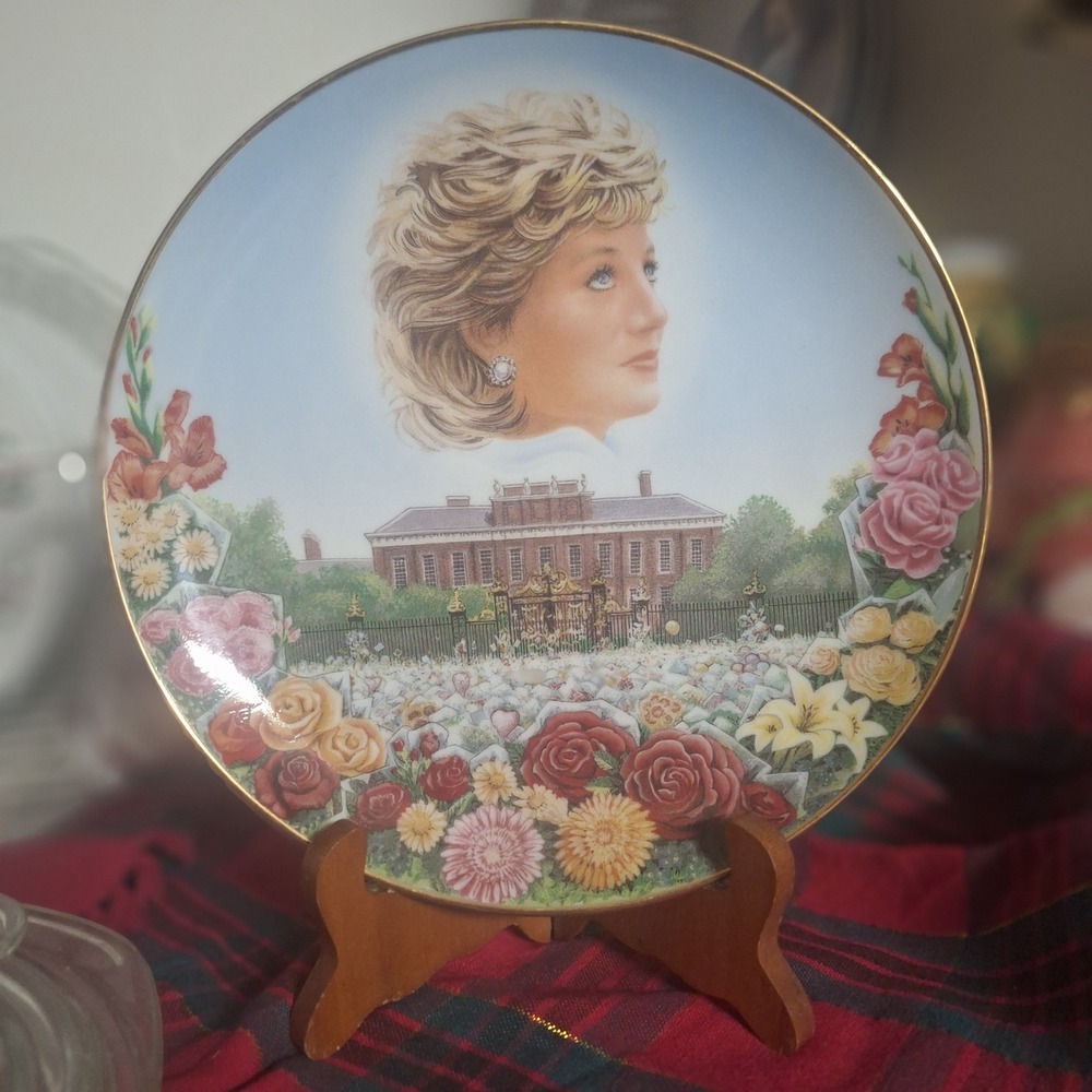 Staffordshire Princess Diana ASea ofFlowers Commemorative Plate KensingtonPalace